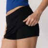 Basplagg med enkel stickad skort