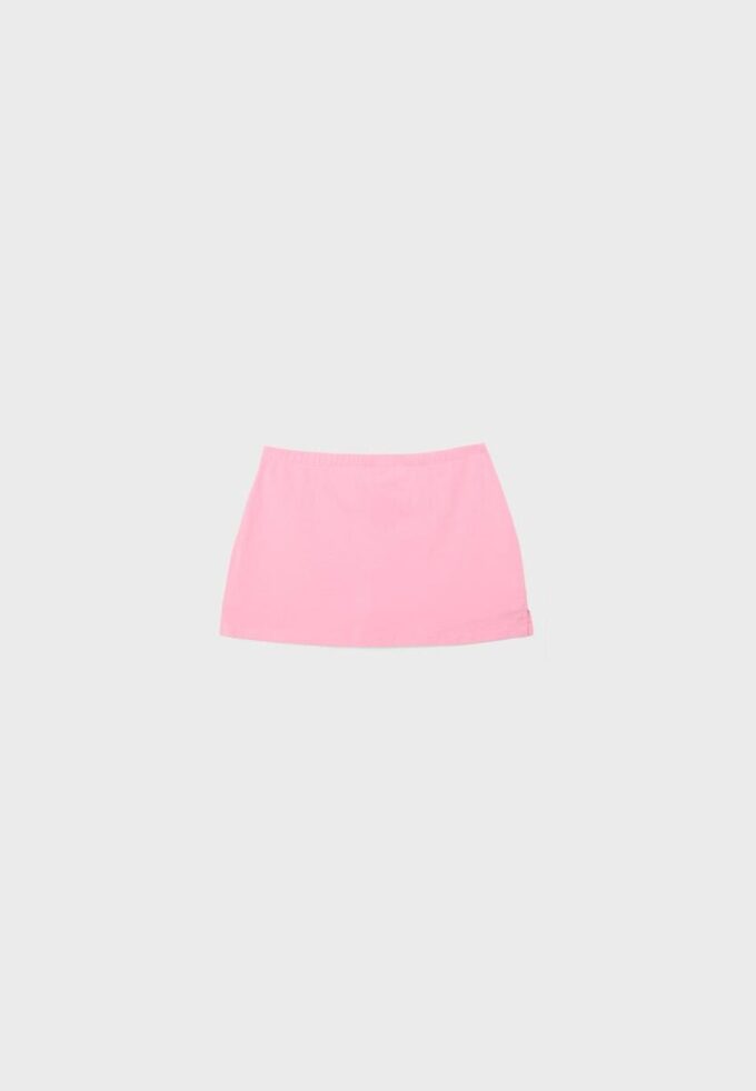 Basplagg med enkel stickad skort