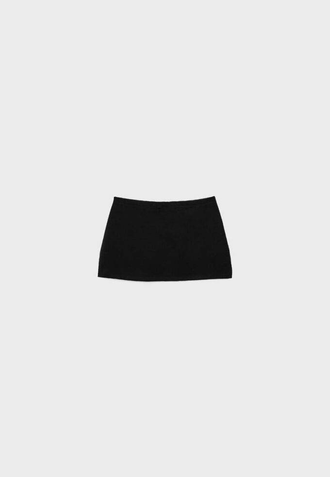 Basplagg med enkel stickad skort