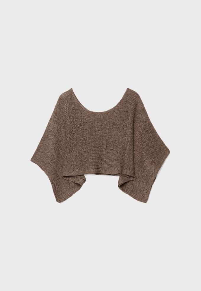 Basplagg med enkel stickad tröja i cape-modell