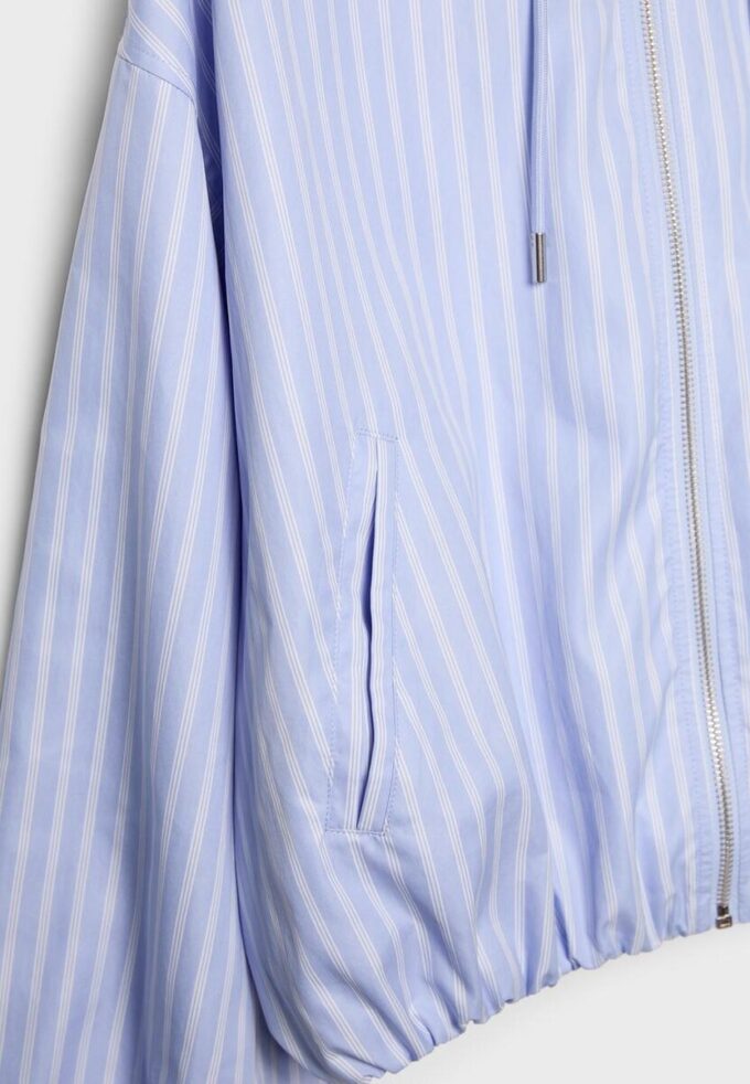 Basplagg med huva av nylon