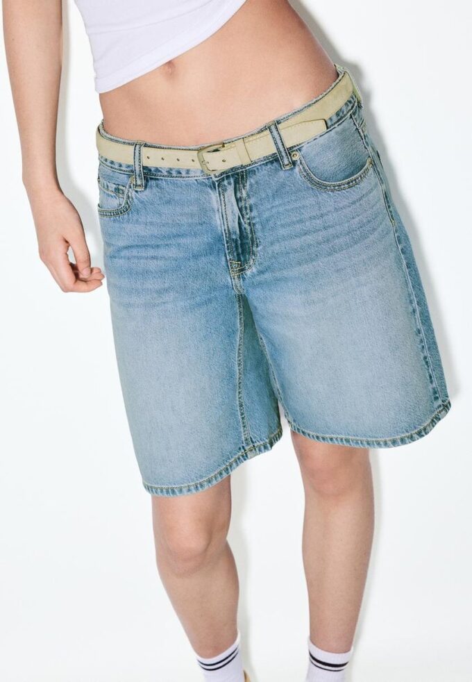 Bermudashorts i denim med bälte Bermudashorts i denim med bälte