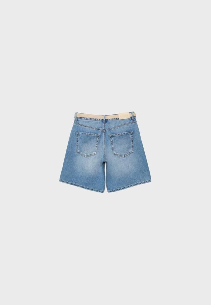 Bermudashorts i denim med bälte Bermudashorts i denim med bälte
