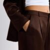 Bermudashorts i satin med insnitt Bermudashorts i satin med insnitt