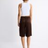 Bermudashorts i satin med insnitt Bermudashorts i satin med insnitt