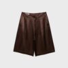 Bermudashorts i satin med insnitt Bermudashorts i satin med insnitt