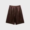 Bermudashorts i satin med insnitt Bermudashorts i satin med insnitt