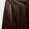 Bermudashorts i satin med insnitt Bermudashorts i satin med insnitt