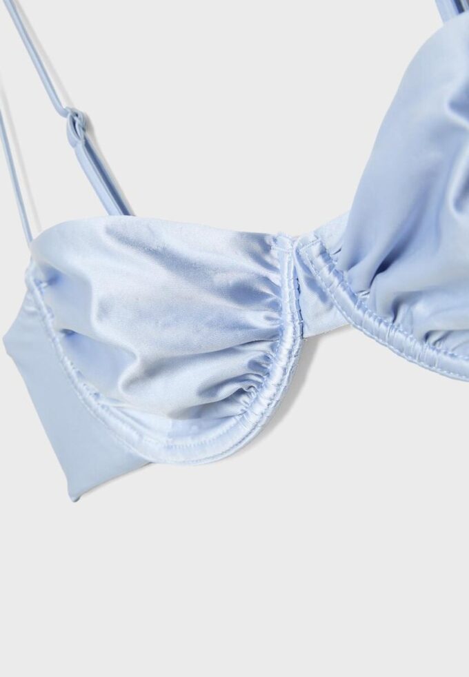 Bikinitopp i satin med balconette-modell Bikinitopp i satin med balconette-modell