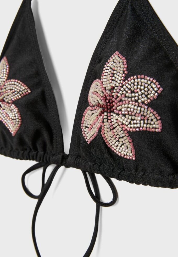 Bikinitopp med broderade blommor