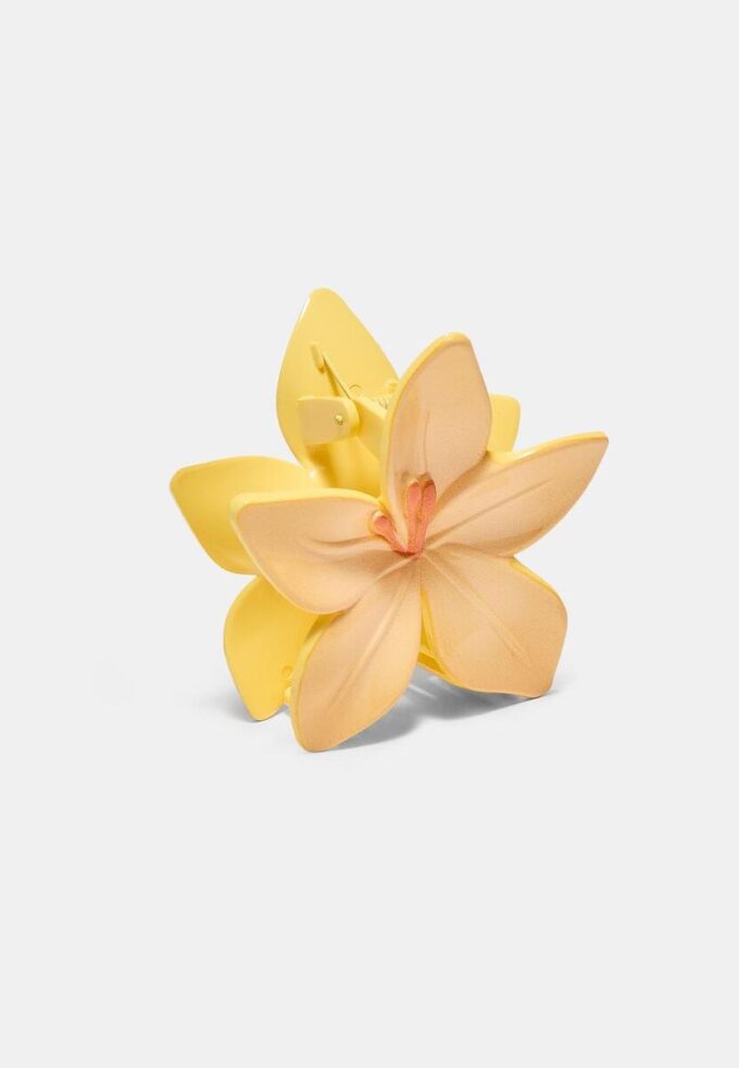 Blommig hårklämma