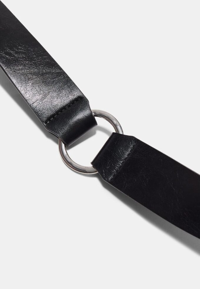 Bälte med spänne på sidan