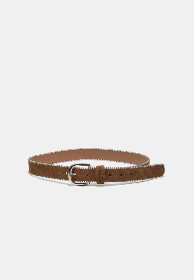 Bälten med pärlor på sidan