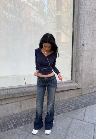 Blus med knappar