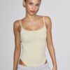 Body med detaljer i blond spets Body med detaljer i blond spets