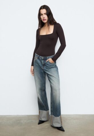 Bodysuit i polyamid med fyrkantig halsringning