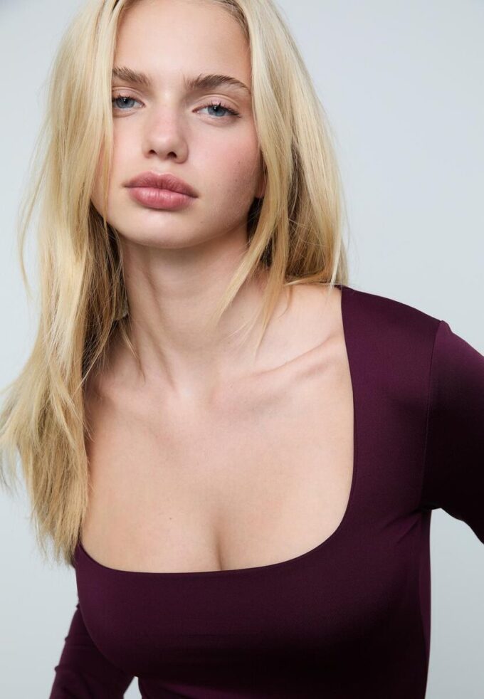 Bodysuit i polyamid med fyrkantig halsringning