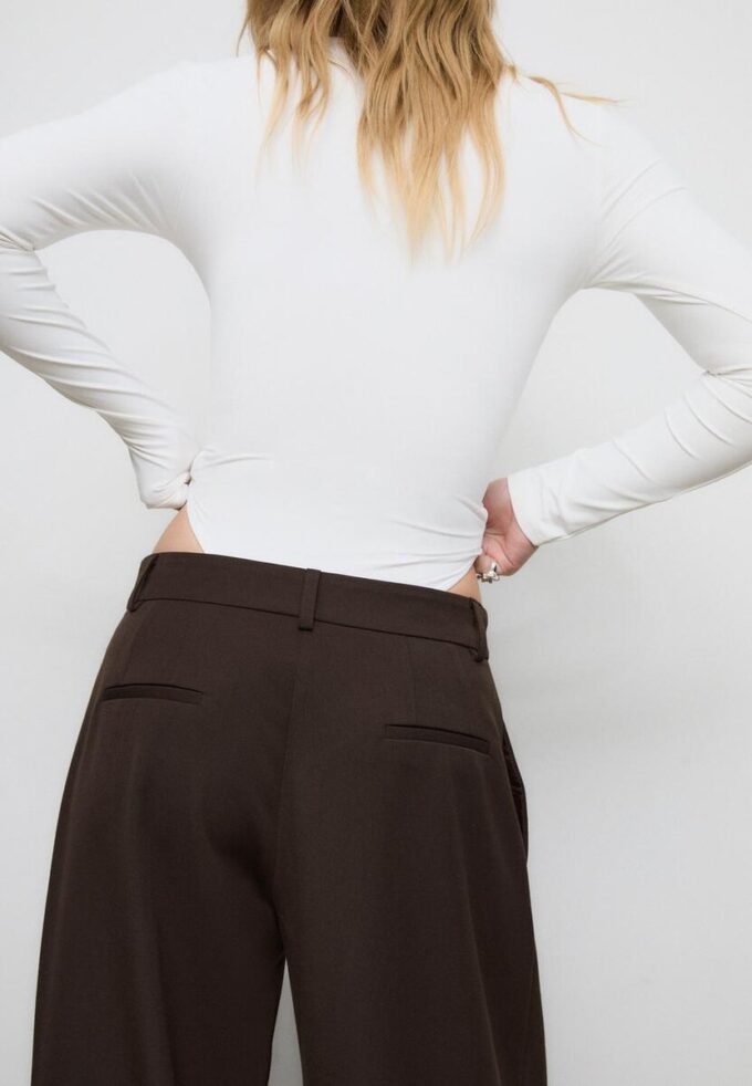 Bodysuit i polyamid med fyrkantig halsringning