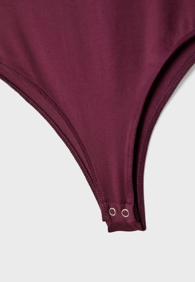 Bodysuit i polyamid med fyrkantig halsringning