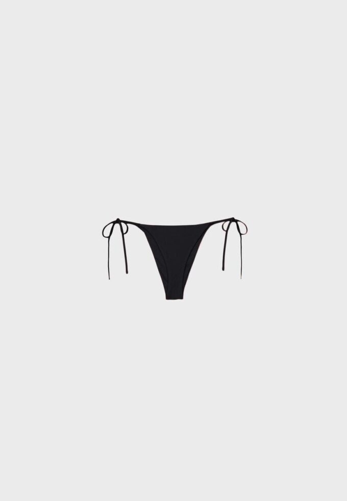 Brasilianska bikinitrosor i satin