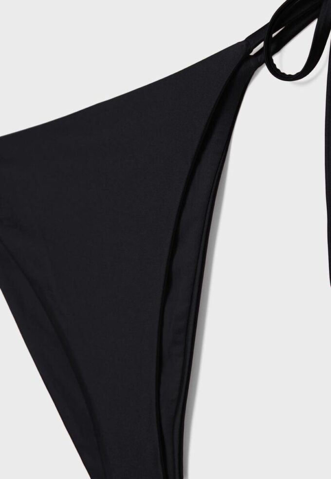 Brasilianska bikinitrosor i satin
