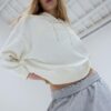 Broderad hoodie med nitar Broderad hoodie med nitar