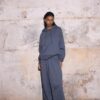 Broderad hoodie med nitar Broderad hoodie med nitar