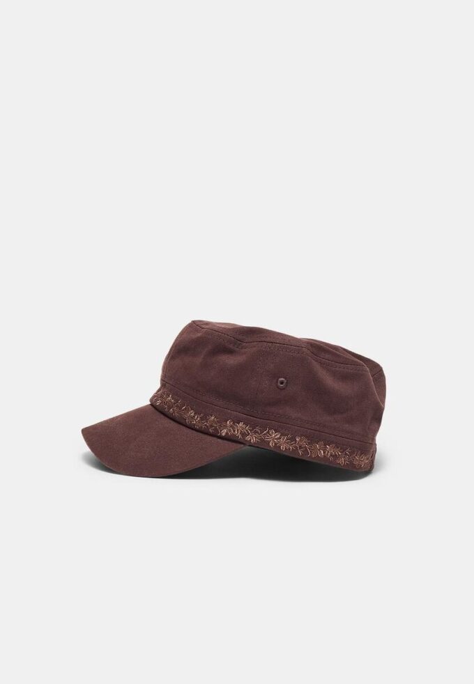 Broderad keps
