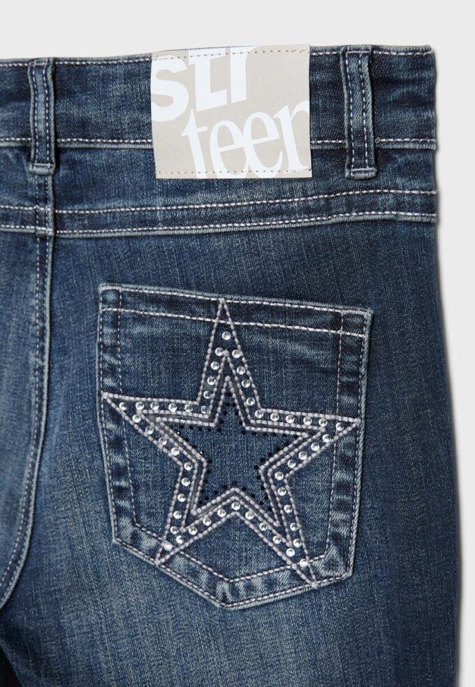 Broderade bell bottom-jeans med fickor