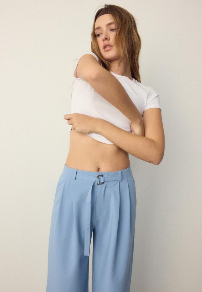 Byxor med Wide Leg och spänndetaljer