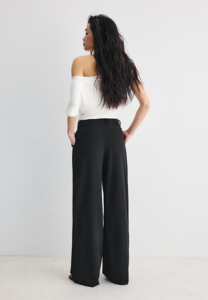 Byxor med Wide Leg och spänndetaljer