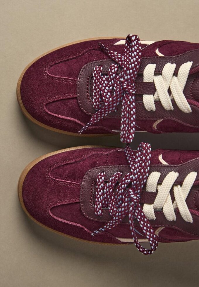Casual sneakers med dubbla snören Casual sneakers med dubbla snören