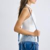 Crossbody-väska med dragkedjedetalj