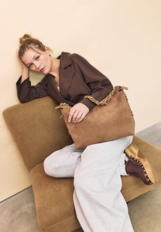 Crossbody-väska med kedjedetalj