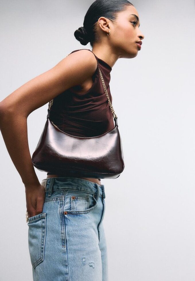 Crossbody-väska med kedjor