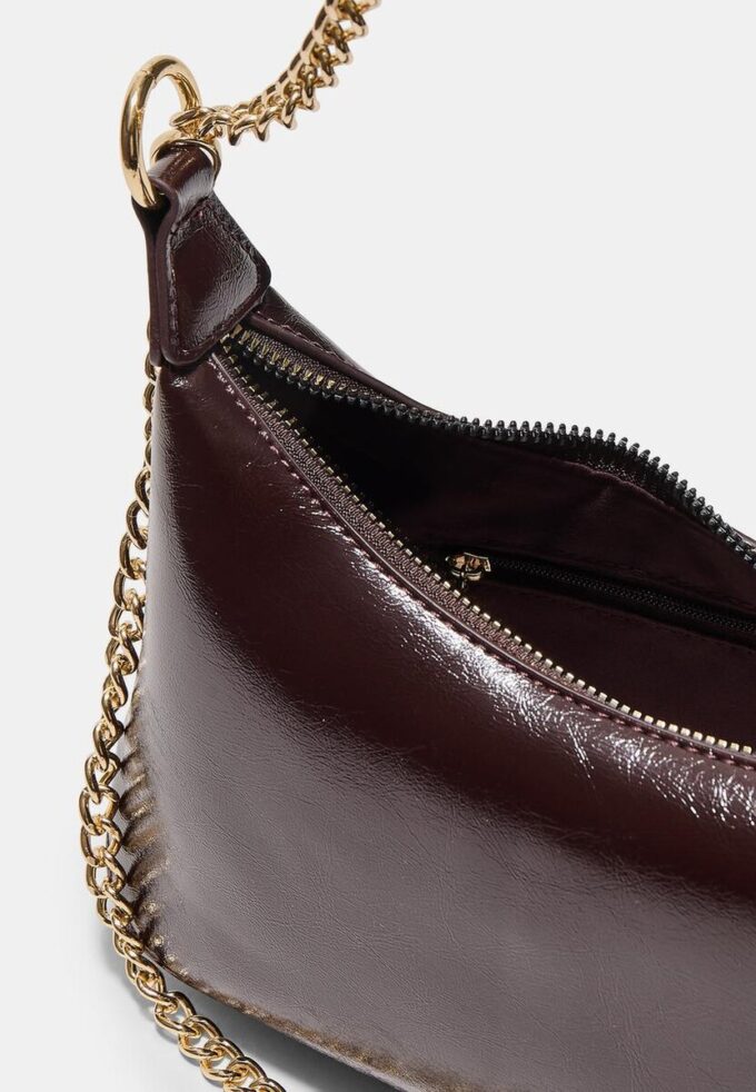 Crossbody-väska med kedjor