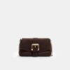 Crossbody-väska med oregelbunden spänne