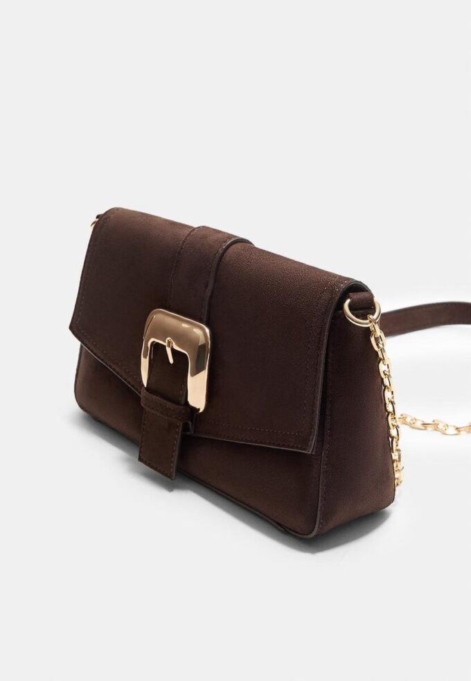 Crossbody-väska med oregelbunden spänne