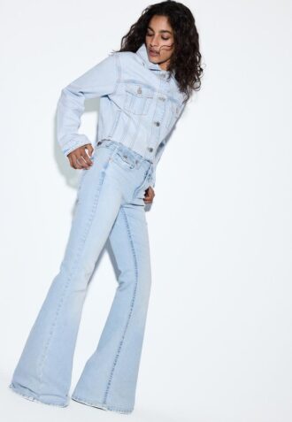 D04 Lågmidjade Flared jeans