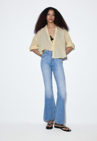 D04 Lågmidjade Flared jeans