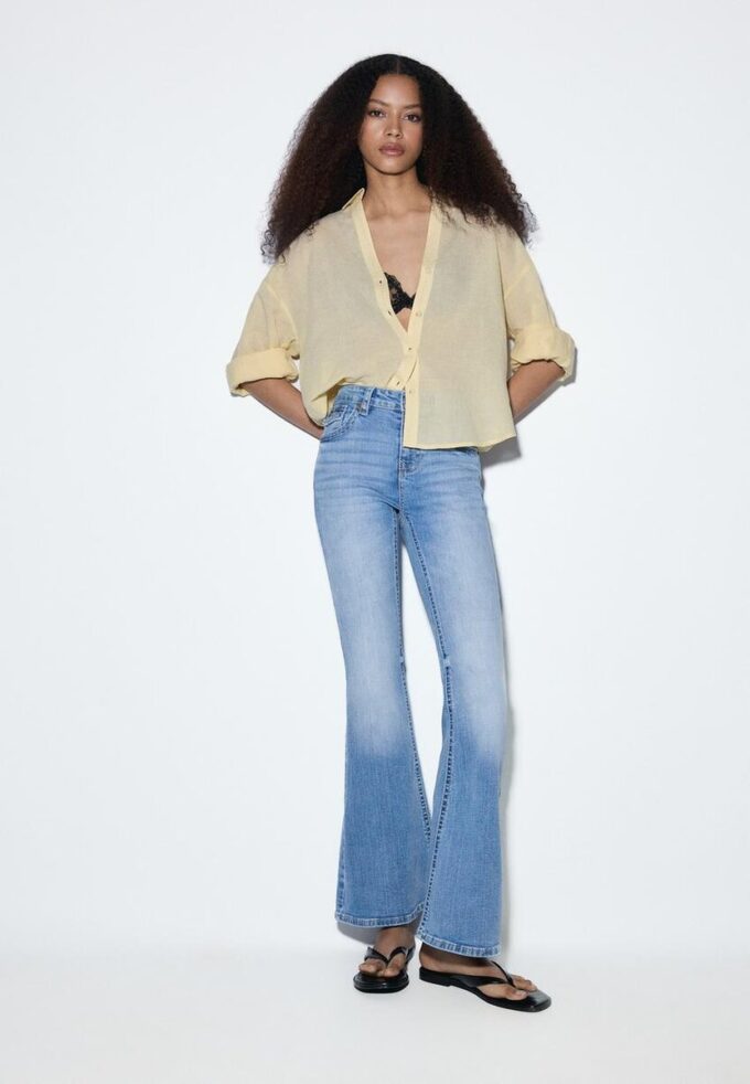 D04 Lågmidjade Flared jeans