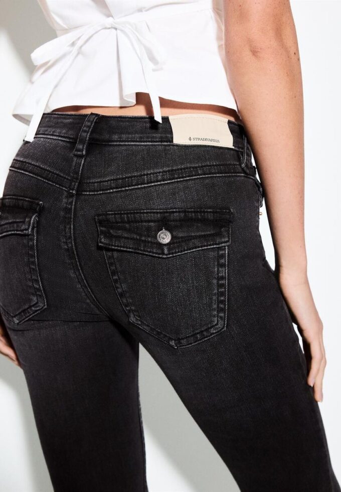 D04 Lågmidjade Flared jeans D04 Lågmidjade Flared jeans