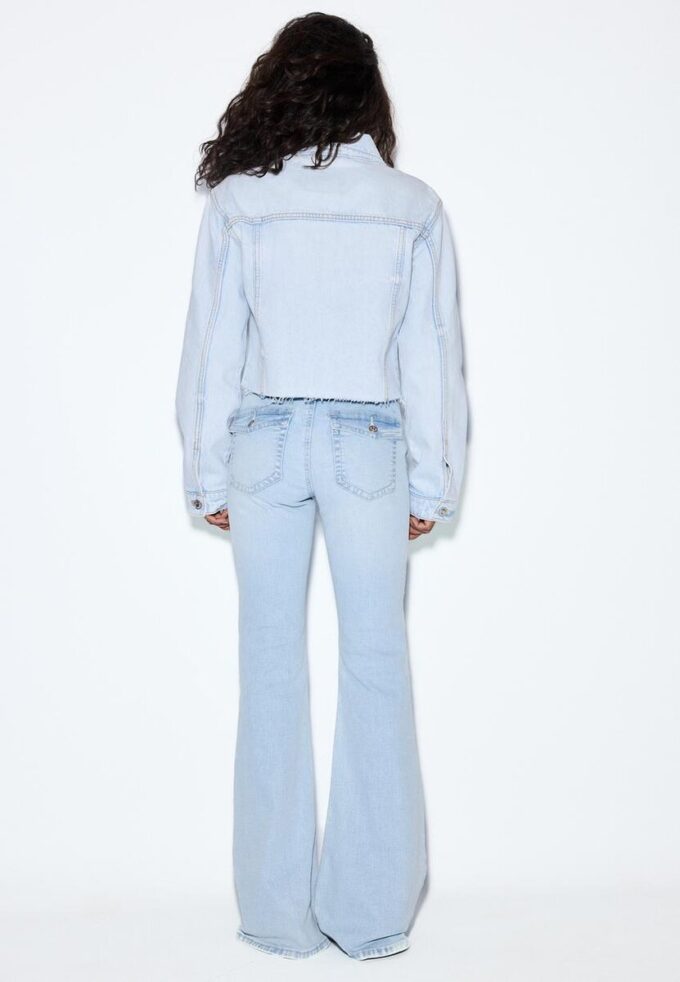 D04 Lågmidjade Flared jeans