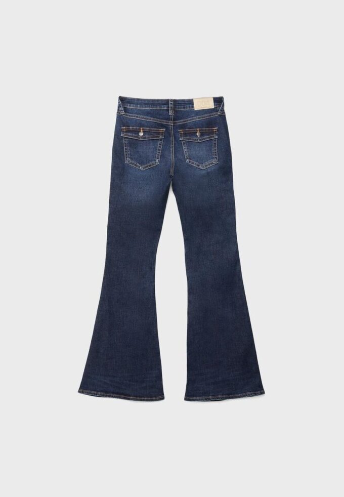 D04 Lågmidjade Flared jeans