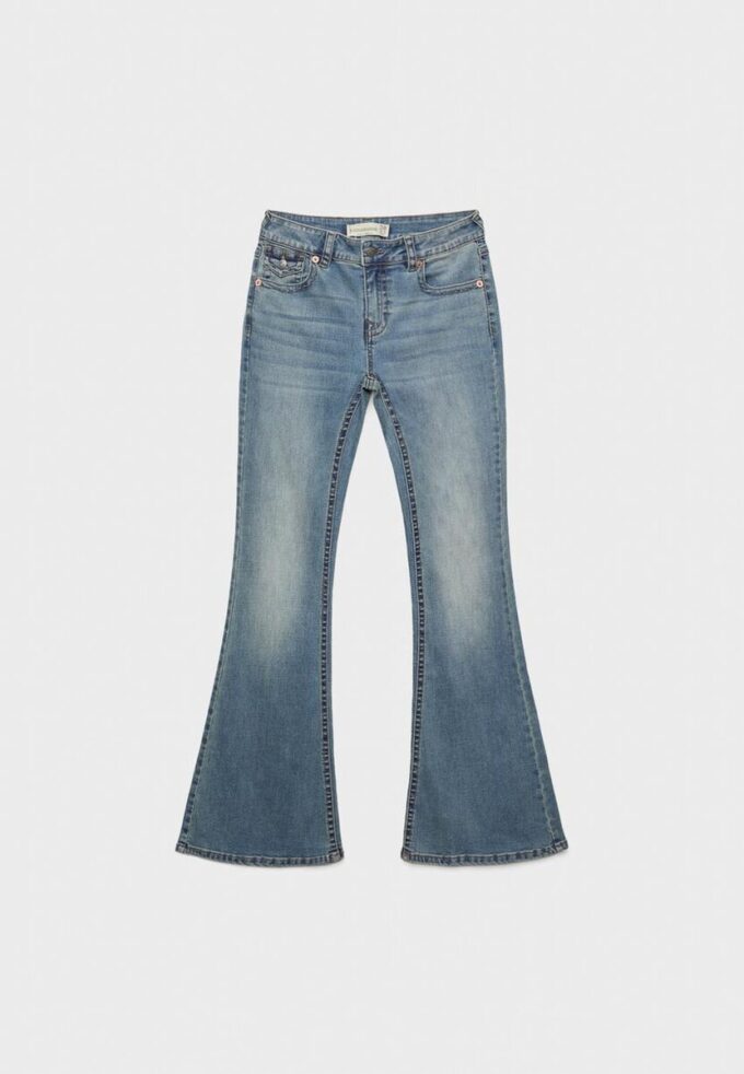 D04 Lågmidjade Flared jeans