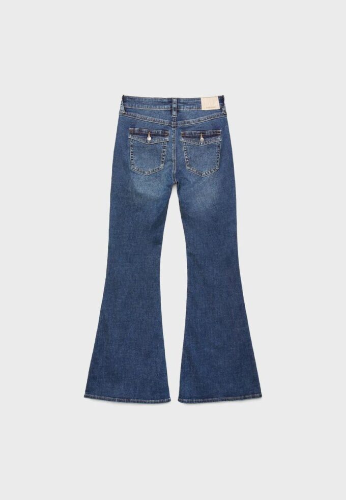 D04 Lågmidjade Flared jeans