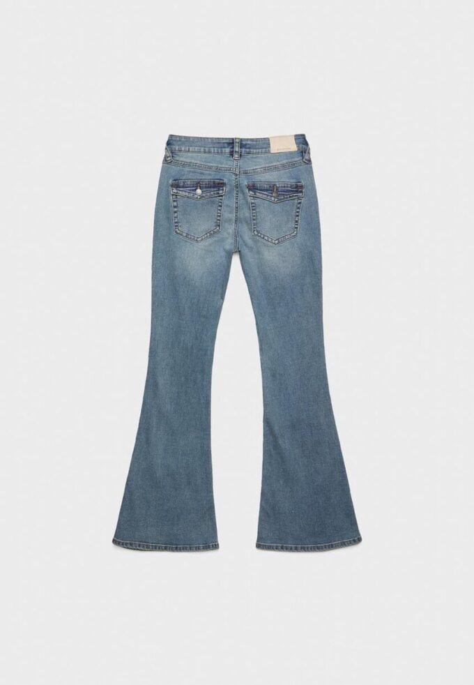 D04 Lågmidjade Flared jeans