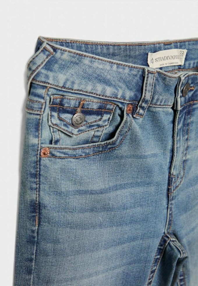 D04 Lågmidjade Flared jeans