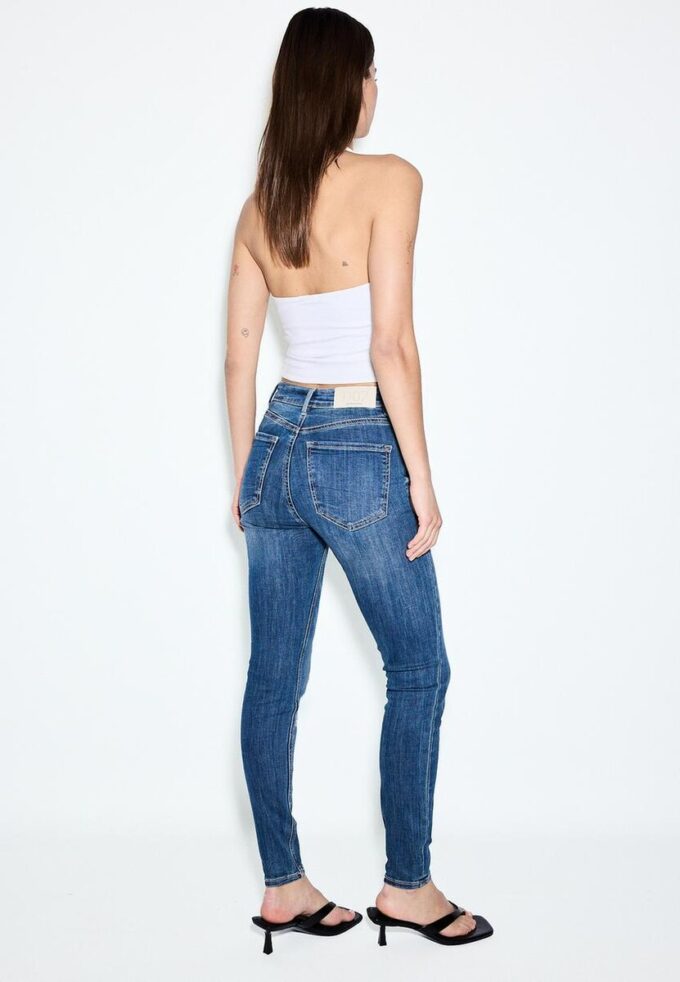 D07 Jeans med hög midja D07 Jeans med hög midja
