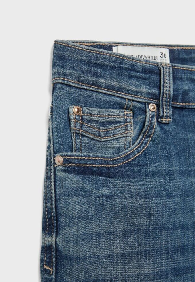 D07 Jeans med hög midja D07 Jeans med hög midja